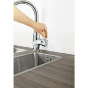 Смеситель для кухни GROHE Parkfield с вытяжным изливом, хром (30215001) Смеситель для кухни GROHE Parkfield с вытяжным изливом, хром (30215001)