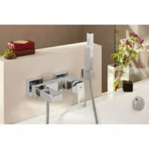 Смеситель для ванны GROHE Eurocube, хром (23141000) Смеситель для ванны GROHE Eurocube, хром (23141000)