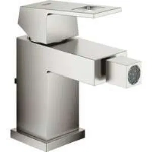 Смеситель для биде GROHE Eurocube с донным клапаном, суперсталь (23138DC0) Смеситель для биде GROHE Eurocube с донным клапаном, суперсталь (23138DC0)