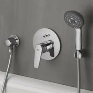 Ручной душ GROHE Vitalio Start 100, 3 режима, хром/черный (26031000) Ручной душ GROHE Vitalio Start 100, 3 режима, хром/черный (26031000)