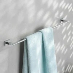 Набор аксессуаров GROHE Essentials Cube (4 предмета), хром (40778001) Набор аксессуаров GROHE Essentials Cube (4 предмета), хром (40778001)