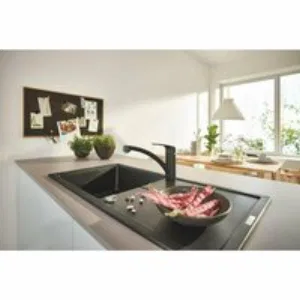 Смеситель для кухонной мойки GROHE Eurosmart с поворотным изливом, матовый черный (332812433) Смеситель для кухонной мойки GROHE Eurosmart с поворотным изливом, матовый черный (332812433)